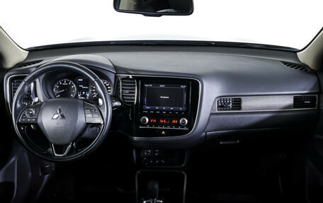 Mitsubishi Outlander III рестайлинг 3, 2022 год, 2 385 000 рублей, 12 фотография