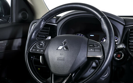 Mitsubishi Outlander III рестайлинг 3, 2022 год, 2 385 000 рублей, 13 фотография