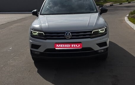 Volkswagen Tiguan II, 2018 год, 2 049 999 рублей, 1 фотография