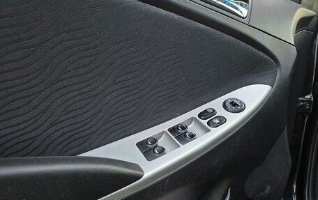 Hyundai Solaris II рестайлинг, 2013 год, 800 000 рублей, 3 фотография