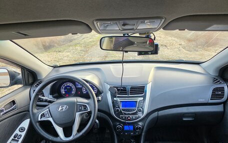 Hyundai Solaris II рестайлинг, 2013 год, 800 000 рублей, 4 фотография