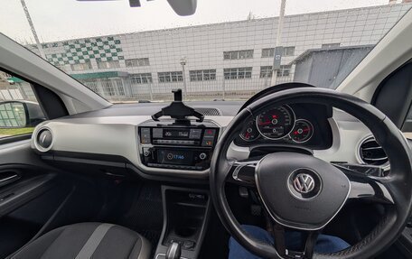 Volkswagen up! I рестайлинг, 2018 год, 950 000 рублей, 9 фотография