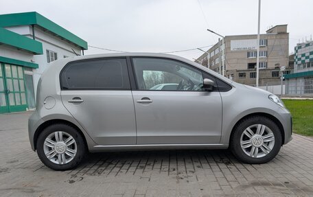 Volkswagen up! I рестайлинг, 2018 год, 950 000 рублей, 4 фотография