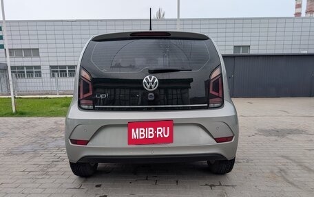 Volkswagen up! I рестайлинг, 2018 год, 950 000 рублей, 6 фотография