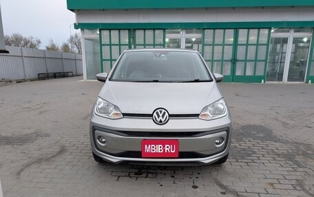 Volkswagen up! I рестайлинг, 2018 год, 950 000 рублей, 2 фотография
