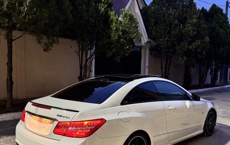 Mercedes-Benz E-Класс, 2011 год, 1 380 000 рублей, 5 фотография