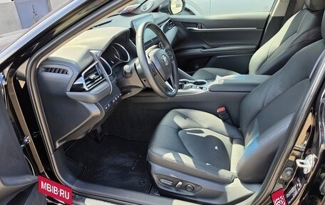Toyota Camry, 2021 год, 3 550 000 рублей, 7 фотография