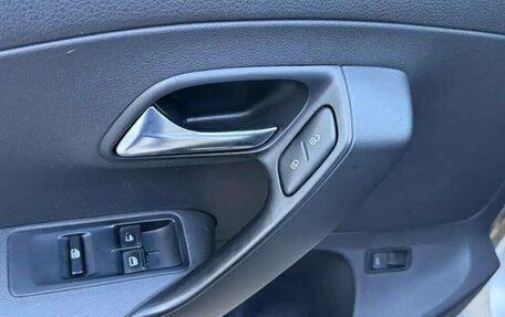 Volkswagen Polo VI (EU Market), 2011 год, 584 000 рублей, 14 фотография