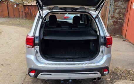 Mitsubishi Outlander III рестайлинг 3, 2022 год, 3 450 000 рублей, 7 фотография