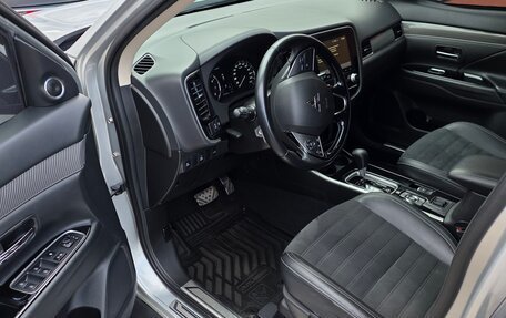 Mitsubishi Outlander III рестайлинг 3, 2022 год, 3 450 000 рублей, 8 фотография