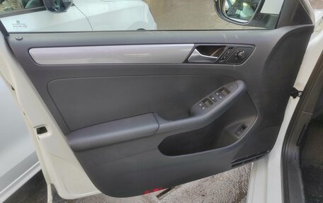 Volkswagen Jetta VI, 2016 год, 1 400 000 рублей, 11 фотография