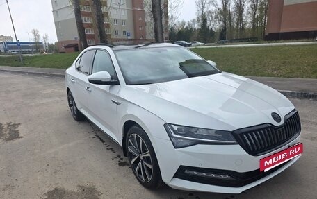 Skoda Superb III рестайлинг, 2024 год, 4 950 000 рублей, 2 фотография