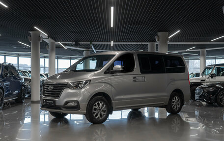 Hyundai Grand Starex Grand Starex I рестайлинг 2, 2018 год, 3 800 000 рублей, 1 фотография