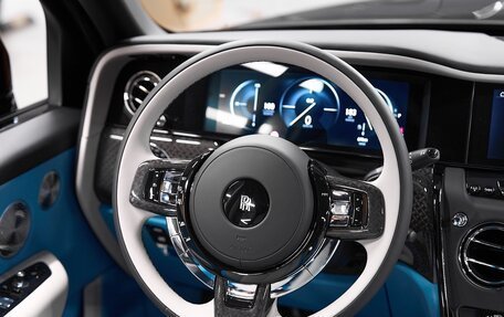 Rolls-Royce Cullinan, 2024 год, 57 000 000 рублей, 13 фотография