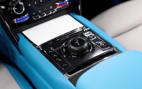 Rolls-Royce Cullinan, 2024 год, 57 000 000 рублей, 23 фотография