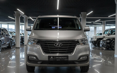 Hyundai Grand Starex Grand Starex I рестайлинг 2, 2018 год, 3 800 000 рублей, 3 фотография