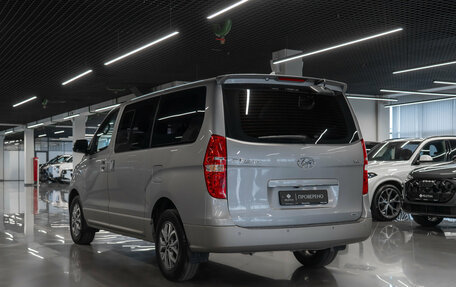 Hyundai Grand Starex Grand Starex I рестайлинг 2, 2018 год, 3 800 000 рублей, 4 фотография