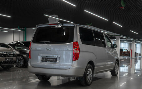 Hyundai Grand Starex Grand Starex I рестайлинг 2, 2018 год, 3 800 000 рублей, 5 фотография