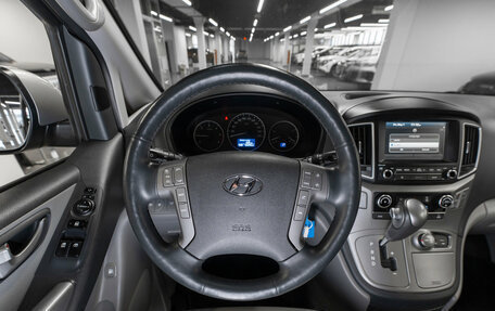 Hyundai Grand Starex Grand Starex I рестайлинг 2, 2018 год, 3 800 000 рублей, 10 фотография