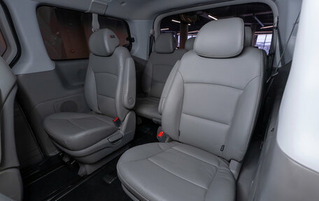 Hyundai Grand Starex Grand Starex I рестайлинг 2, 2018 год, 3 800 000 рублей, 13 фотография