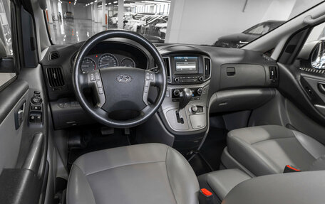 Hyundai Grand Starex Grand Starex I рестайлинг 2, 2018 год, 3 800 000 рублей, 7 фотография