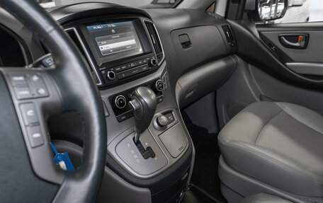 Hyundai Grand Starex Grand Starex I рестайлинг 2, 2018 год, 3 800 000 рублей, 17 фотография