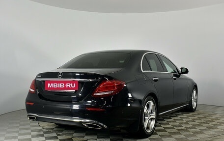 Mercedes-Benz E-Класс, 2017 год, 3 250 000 рублей, 4 фотография