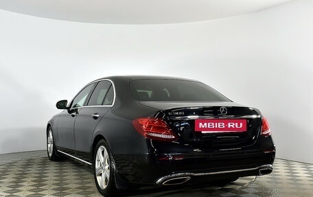 Mercedes-Benz E-Класс, 2017 год, 3 250 000 рублей, 5 фотография