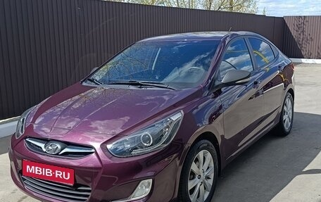 Hyundai Solaris II рестайлинг, 2013 год, 880 000 рублей, 1 фотография