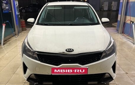 KIA Rio IV, 2021 год, 1 050 000 рублей, 1 фотография