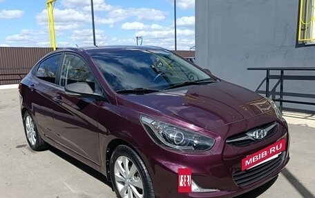 Hyundai Solaris II рестайлинг, 2013 год, 880 000 рублей, 2 фотография