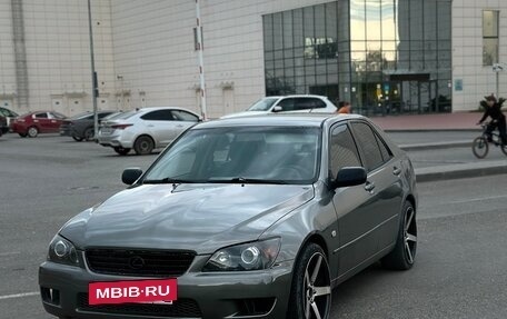 Lexus IS II рестайлинг 2, 2000 год, 870 000 рублей, 2 фотография