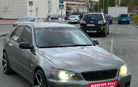 Lexus IS II рестайлинг 2, 2000 год, 870 000 рублей, 3 фотография