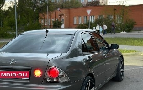 Lexus IS II рестайлинг 2, 2000 год, 870 000 рублей, 5 фотография