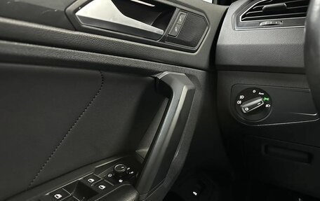 Volkswagen Tiguan II, 2019 год, 2 499 000 рублей, 21 фотография