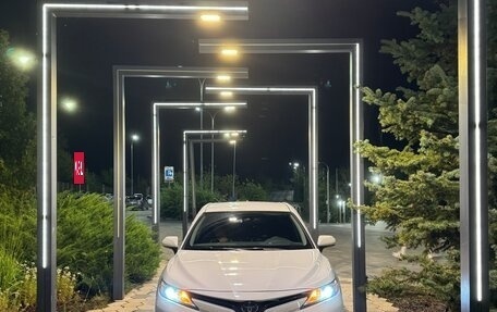 Toyota Camry, 2019 год, 1 600 000 рублей, 3 фотография