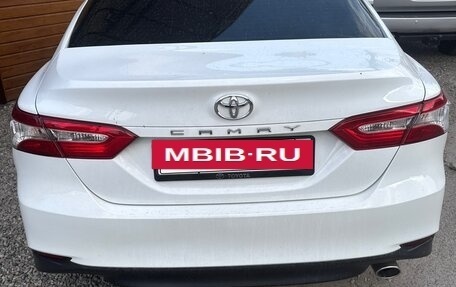 Toyota Camry, 2019 год, 1 600 000 рублей, 6 фотография