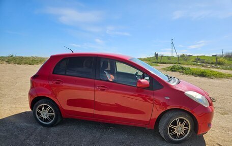 Toyota Yaris III рестайлинг, 2007 год, 420 000 рублей, 2 фотография