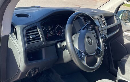 Volkswagen Caravelle T6 рестайлинг, 2018 год, 3 400 000 рублей, 15 фотография