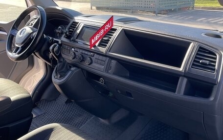 Volkswagen Caravelle T6 рестайлинг, 2018 год, 3 400 000 рублей, 19 фотография