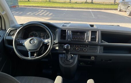 Volkswagen Caravelle T6 рестайлинг, 2018 год, 3 400 000 рублей, 31 фотография