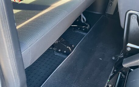 Volkswagen Caravelle T6 рестайлинг, 2018 год, 3 400 000 рублей, 26 фотография