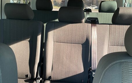 Volkswagen Caravelle T6 рестайлинг, 2018 год, 3 400 000 рублей, 37 фотография