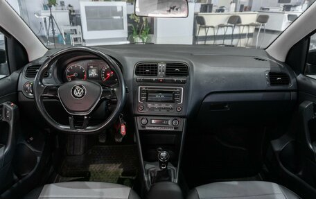Volkswagen Polo VI (EU Market), 2015 год, 999 000 рублей, 12 фотография