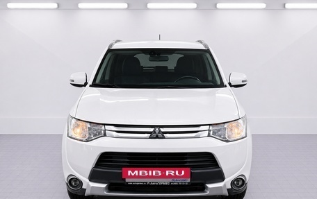 Mitsubishi Outlander III рестайлинг 3, 2014 год, 1 675 000 рублей, 2 фотография