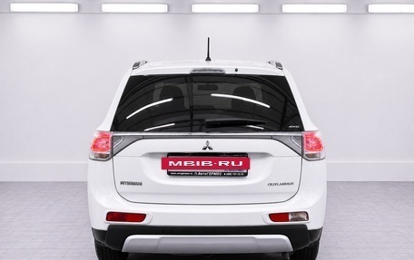 Mitsubishi Outlander III рестайлинг 3, 2014 год, 1 675 000 рублей, 3 фотография