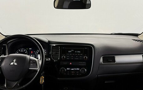 Mitsubishi Outlander III рестайлинг 3, 2014 год, 1 675 000 рублей, 6 фотография