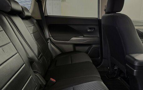 Mitsubishi Outlander III рестайлинг 3, 2014 год, 1 675 000 рублей, 13 фотография