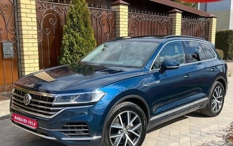 Volkswagen Touareg III, 2019 год, 4 300 000 рублей, 1 фотография
