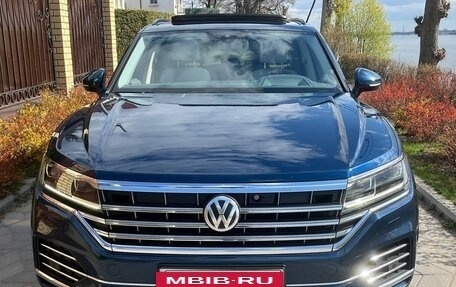 Volkswagen Touareg III, 2019 год, 4 300 000 рублей, 5 фотография